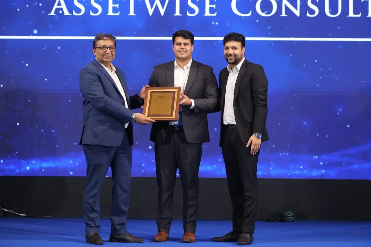 Assetwise Consulting receiving the Smartworld STAR 2025 recognition on stage