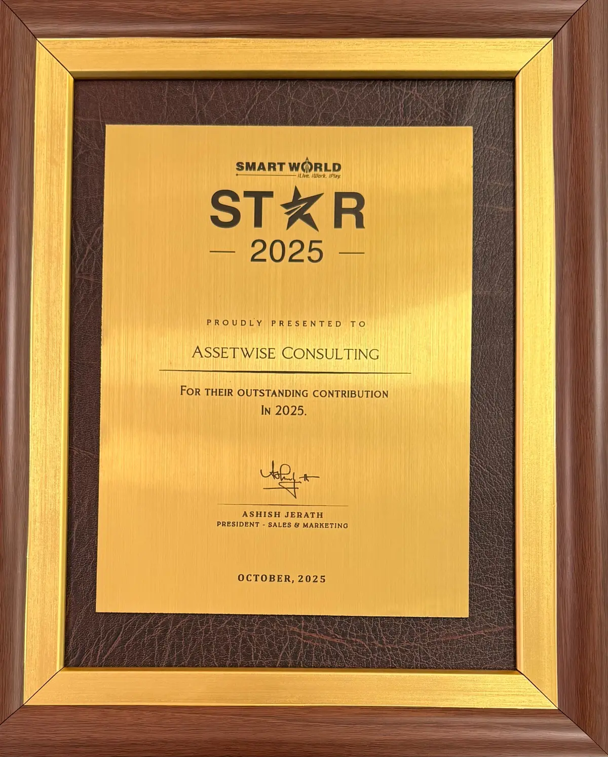 Smartworld STAR 2025 plaque presented to Assetwise Consulting for outstanding contribution in 2025